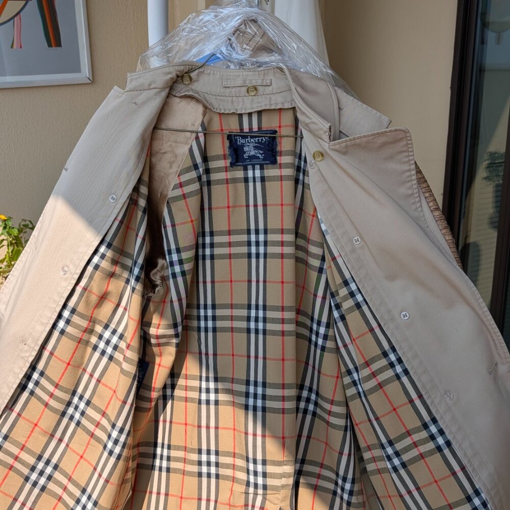 Burburry trench coat with belt and wool lining